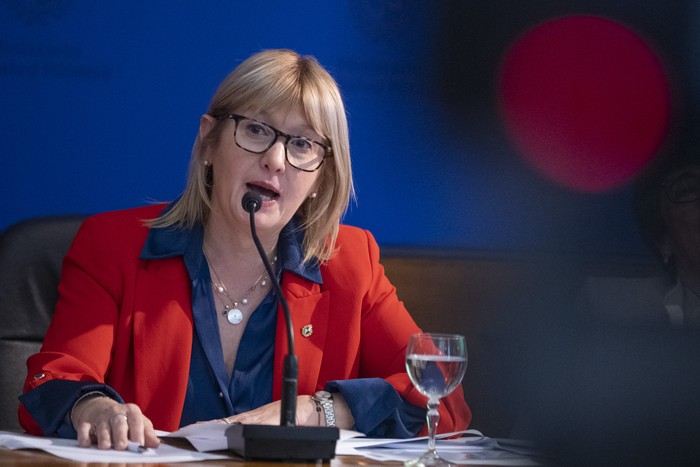 La ministra de salud, Cristina Lustemberg (archivo, diciembre de 2025). · Foto: Gianni Schiaffarino