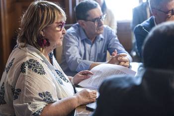 Sandra Lazo, el 8 de diciembre, durante la reunión con la bancada del Frente Amplio, en el Parlamento. · Foto: Alessandro Maradei