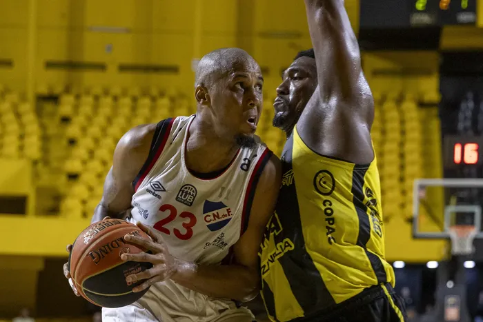 Ernesto Oglivie de Nacional y Andrés Ibarguen, de Peñarol, en el Palacio Peñarol (archivo, 2025) · Foto: Rodrigo Viera Amaral