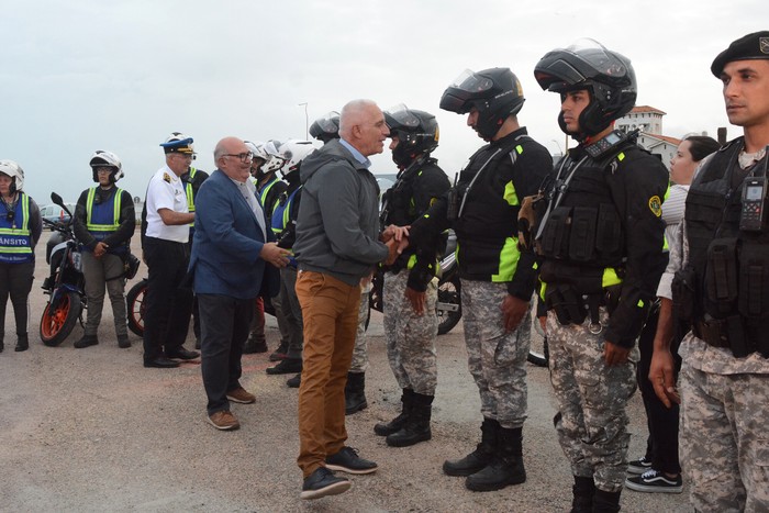 Carlos Negro, Miguel Abella y José Manuel Azambuya en el lanzamiento de Verano Azul, en Punta del Este. · Foto: Virginia Martínez  Díaz