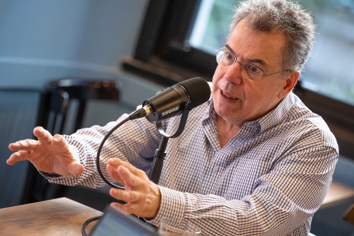 Gerardo Caetano en La Diaria Radio. · Foto: Gianni Schiaffarino