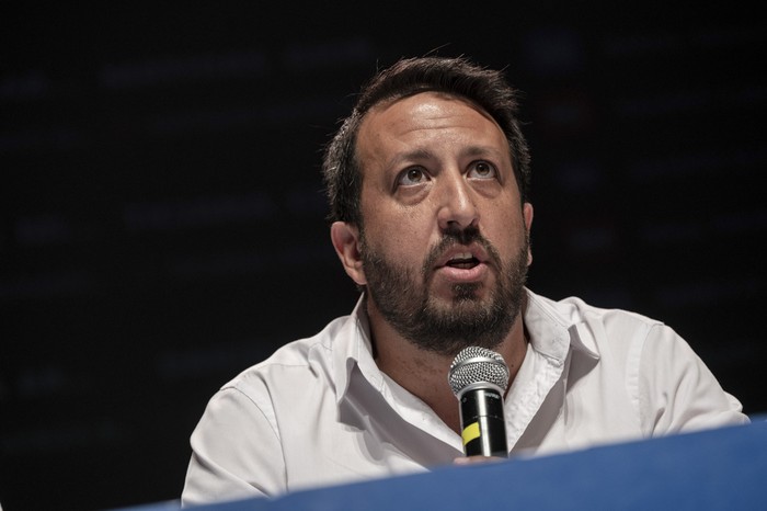 Roberto Umpiérrez, durante una asamblea de AEBU. (archivo, diciembre de 2025) · Foto: María Vivanco