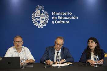 Gabriel Quirici, José Carlos Mahía y Virginia Villalba, el 22 de diciembre, en el Ministerio de Educación y Cultura. · Foto: Gianni Schiaffarino