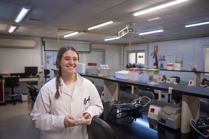 Fiorella Toniotti, en el laboratorio de la Universidad ORT · Foto: Gianni Schiaffarino