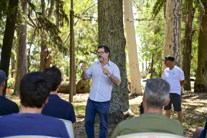 Danilo Dárdano durante una asamblea de trabajadores en Colonia del Sacramento. (Archivo, diciembre de 2025) · Foto: Ignacio Dotti