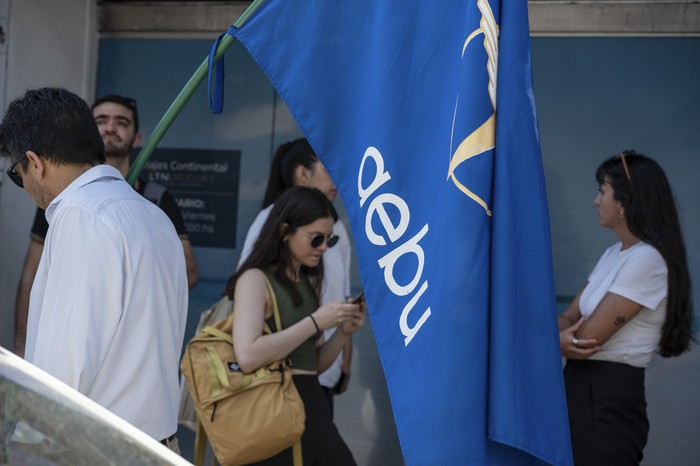 Movilización de trabajadores de la banca oficial. (archivo, diciembre de 2025) · Foto: María Vivanco