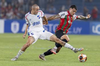 Román Clematte, de Nacional y Christian Tabó, de Deportivo Maldonado, el 13 de enero, por Copa de la Liga, en el Gran Parque Central. · Foto: Rodrigo Viera Amaral