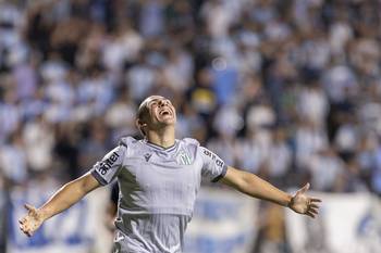 Rodrigo Gadea, de Racing, tras convertir el segundo gol de su equipo, el 14 de enero, en el Parque Viera. · Foto: Rodrigo Viera Amaral