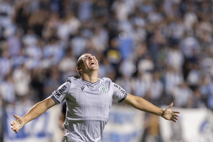 Rodrigo Gadea, de Racing, tras convertir el segundo gol de su equipo, el 14 de enero, en el estadio Parque Viera. · Foto: Rodrigo Viera Amaral