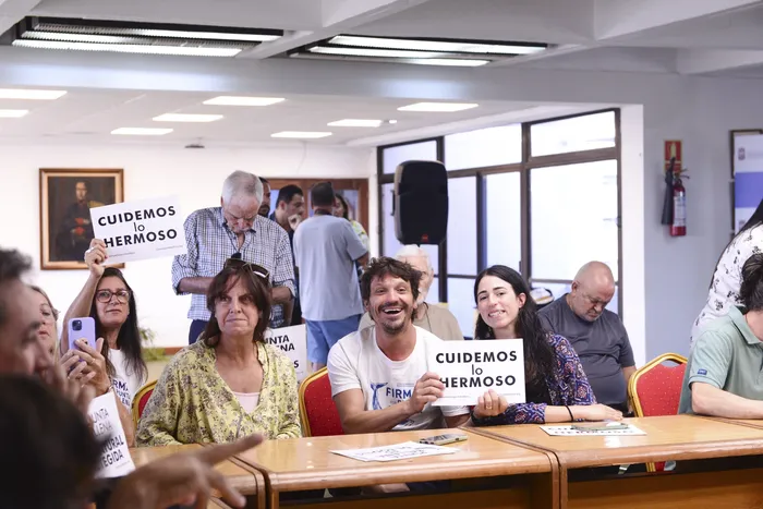 La comisión especial asesora sobre Punta Ballena firma acuerdo Unánime y propuesta de Área Protegida, en la Intendencia de Maldonado (archivo, enero de 2026). · Foto: Natalia Ayala