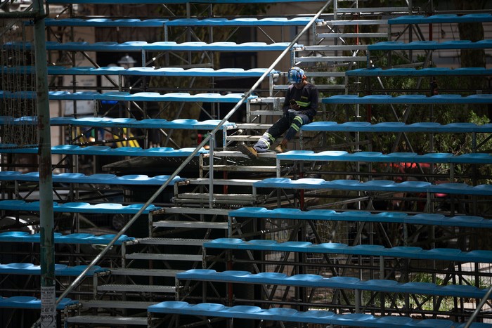 18 de Julio, previo al desfile de carnaval, el 21 de enero. · Foto: Gianni Schiaffarino