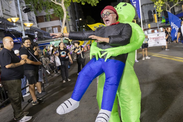 Los Rolin durante el Desfile Inaugural del Carnaval 2026. · Foto: Rodrigo Viera Amaral