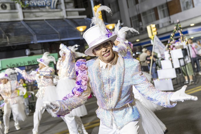 Caballeros durante el Desfile Inaugural del Carnaval 2026. · Foto: Rodrigo Viera Amaral
