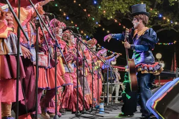Murga Cayó la Cabra, el 22 de enero, durante el Desfile Inaugural de Carnaval, en Montevideo. · Foto: Laura Sosa