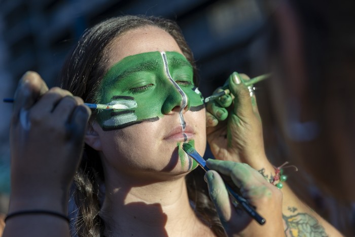Desfile de Escuelas de Samba, el 23 de enero, por la avenida 18 de Julio, en Montevideo. · Foto: Rodrigo Viera Amaral