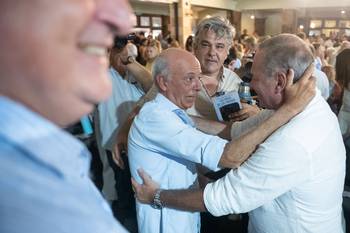 Javier García, Carlos Camy y Álvaro Delgado, el 25 de enero, en Atlántida. · Foto: Gianni Schiaffarino