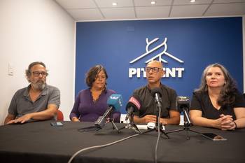 José Trinidade, de Fucvam, Inés Barboza, de los Pueblos Originarios e integrantes del área indígena del PIT-CNT, Marcelo Abdala, del PIT-CNT, y Mercedes Romero, del Frente Amplio, el 26 de enero, en la sede del PIT-CNT. · Foto: Gianni Schiaffarino