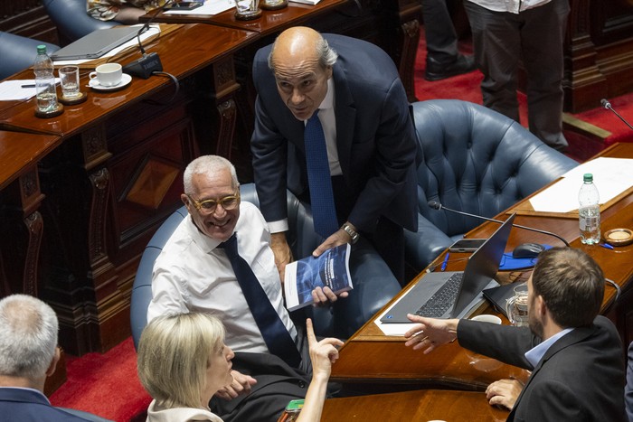 Carlos Negro y Pablo Abdala, el 28 de enero de 2026, en la Cámara de Senadores. Foto: Rodrigo Viera Amaral