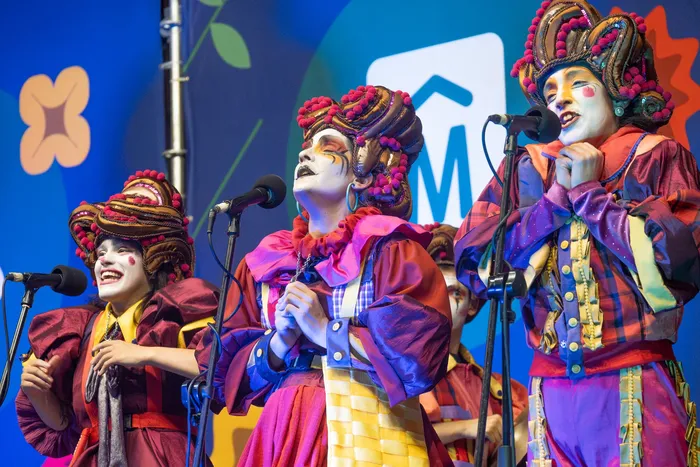 Murga Cayó la Cabra, el 28 de enero, en el tablado 1ero. de Mayo. · Foto: Martin Hernández Müller