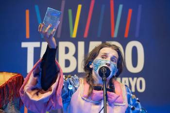 Murga Queso Magro, el 28 de enero, en el tablado Primero de Mayo. · Foto: Martin Hernández Müller