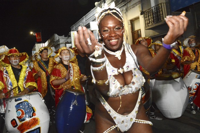 Comparsa de San Carlos, en el Desfile Inaugural en San Carlos, el 1º de febrero. · Foto: Virginia Martínez  Díaz