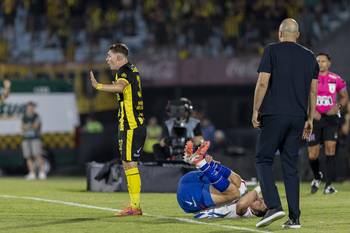 Leandro Umpiérrez, de Peñarol, el 1° de febrero, en la final de la Supercopa en el estadio Centenario. · Foto: Rodrigo Viera Amaral