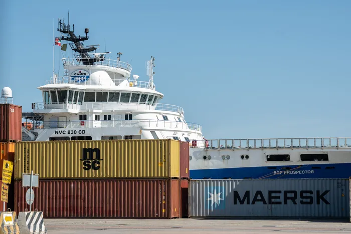 El buque de prospección sísmica BGP Prospector, el 2 de febrero, en el puerto de Montevideo. Foto: María Vivanco