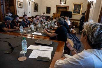 Comisión de Trabajo del Senado recibe a la Unión de Trabajadores de Paycueros, el 4 de febrero, en el Parlamento. · Foto: María Vivanco