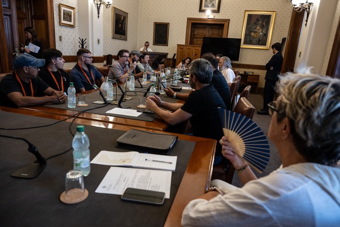 Comisión de Trabajo del Senado recibe a la Unión de Trabajadores de Paycueros, el 4 de febrero, en el Parlamento. · Foto: María Vivanco