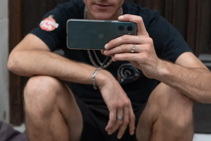 Foto principal del artículo 'Psicología y Economía de la Atención: una historia del diseño que aprendió a capturarnos' · Foto: Martin Hernández Müller