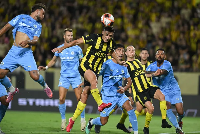 Gastón Togni, de Peñarol, durante el partido Peñarol vs Montevideo City Torque por la primera fecha del Torneo Apertura de la Liga AUF Uruguaya 2026, el 7 de febrero de 2026, en el Estadio Campeón del Siglo. Foto: Guillermo Legaria / Agencia Gamba