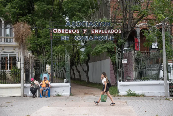 SIndicato de COnaprole, sobre la calle Joaquin Suarez, en Montevideo (archivo, febrero de 2026). · Foto: Gianni Schiaffarino