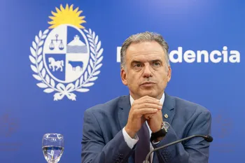 Yamandú Orsi, el 13 de febrero, en Presidencia. · Foto: Martin Hernández Müller