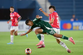 Nacional vs. Racing por la segunda fecha del Torneo Apertura en el Gran Parque Central (archivo, febrero de 2026). · Foto:  Dante Fernández, Photosport