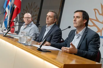 Álvaro Perrone, Sebastián Andújar y Conrado Rodríguez, el 18 de febrero, en el edificio anexo del Palacio Legislativo. Foto: Martin Hernández Müller