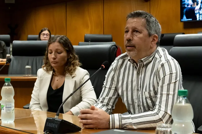 El secretario ejecutivo de la Cámara de la Industria Láctea, Ariel Londinsky, el 19 de febrero de 2026, en el edificio anexo del Palacio Legislativo. Foto: Martin Hernández Müller