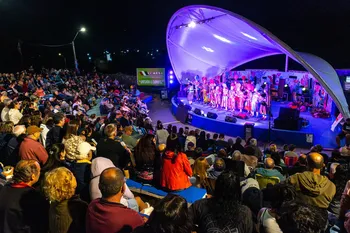 Tablado en el anfiteatro del Parque de los Fogones, en el barrio Sayago, el 21 de febrero. · Foto: Martin Hernández Müller