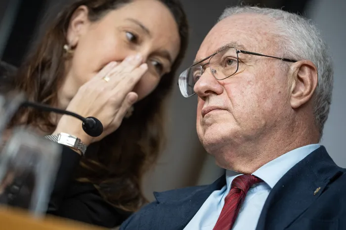 Valeria Csukasi y Mario Lubetkin, el 23 de febrero, en el edificio anexo del Palacio Legislativo. · Foto: Gianni Schiaffarino
