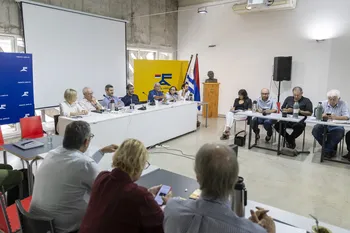 Durante la reunión, el 24 de febrero, en La Huella de Seregni. · Foto: Rodrigo Viera Amaral