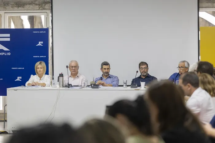 Gabriela Valverde, Mario Lubetkin, Daniel Caggiani, Fernando Pereira y Juan Castillo, el martes 24, en La Huella de Seregni. · Foto: Rodrigo Viera Amaral