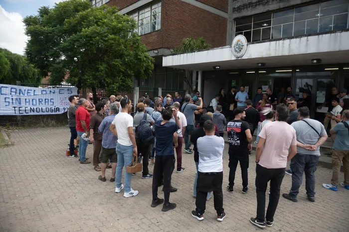 Ocupación del Instituto Tecnológico Superior de UTU, el 25 de febrero. · Foto: Gianni Schiaffarino