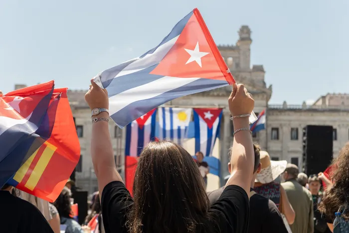 Caravana en apoyo a Cuba, el sábado 28 de febrero en Montevideo. · Foto: Martin Hernández Müller