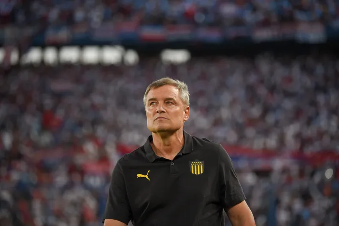 Diego Aguirre, director técnico de Peñarol, el 1° de marzo, en el Gran Parque Central. Foto: Gianni Schiaffarino