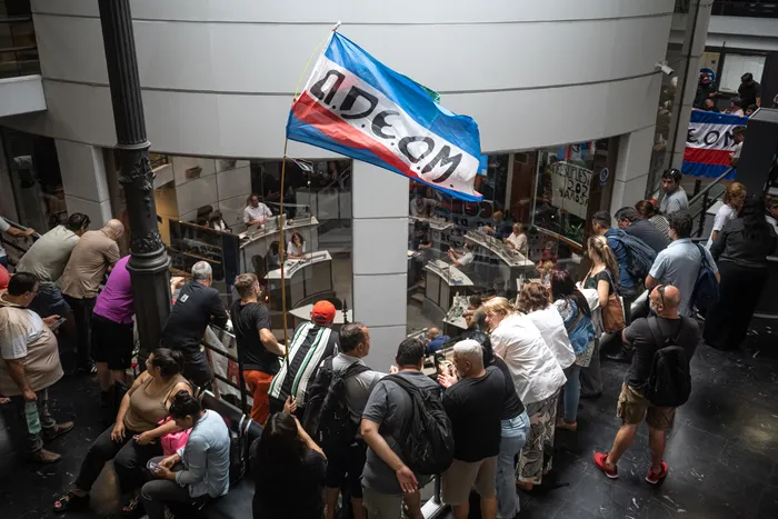 Movilización de Adeom, el 4 de marzo en la Junta Departamental de Montevidep · Foto: Gianni Schiaffarino