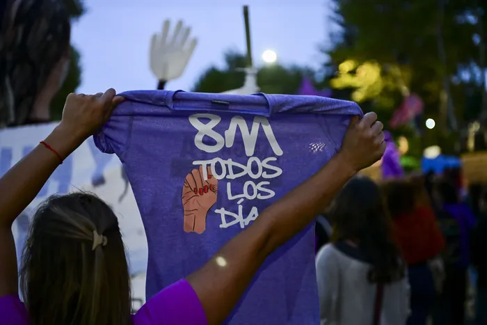 Marcha por el Día Internacional de la Mujer, el 8 de marzo, en Colonia del Sacramento. · Foto: Ignacio Dotti