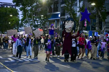 Movilización por el Día Internacional de la Mujer, en Colonia del Sacramento, el 8 de marzo. · Foto: Ignacio Dotti