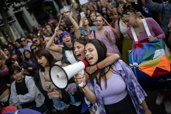 Movilización por el 8M, el 8 de marzo de 2026, en el centro de Montevideo. · Foto: Mara Quintero