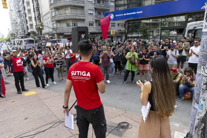 Concentración de SUTIGA frente al MIDES, el 11 de marzo. · Foto: Rodrigo Viera Amaral
