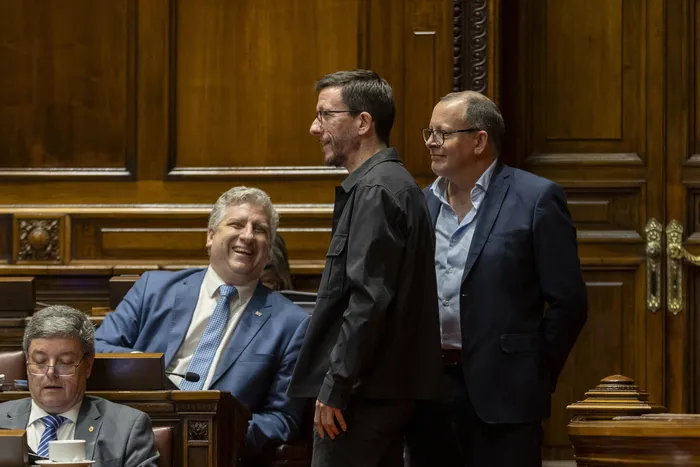 Juan Martín Rodríguez, Alejandro Zavala y Álvaro Perrone, ayer, en el Palacio Legislativo. Foto: Rodrigo Viera Amaral