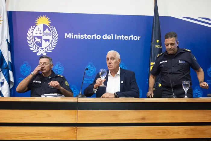 José Azambuya, Carlos Negro y Robert Taroco, en la sede del Ministerio del Interior, el 13 de marzo de 2026. · Foto: Alessandro Maradei